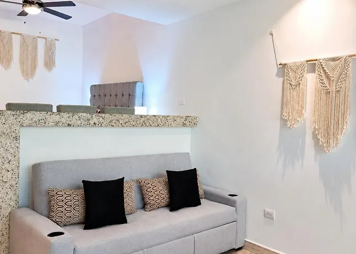 Apartment With Pool, Gym And Garage Near 5th And *