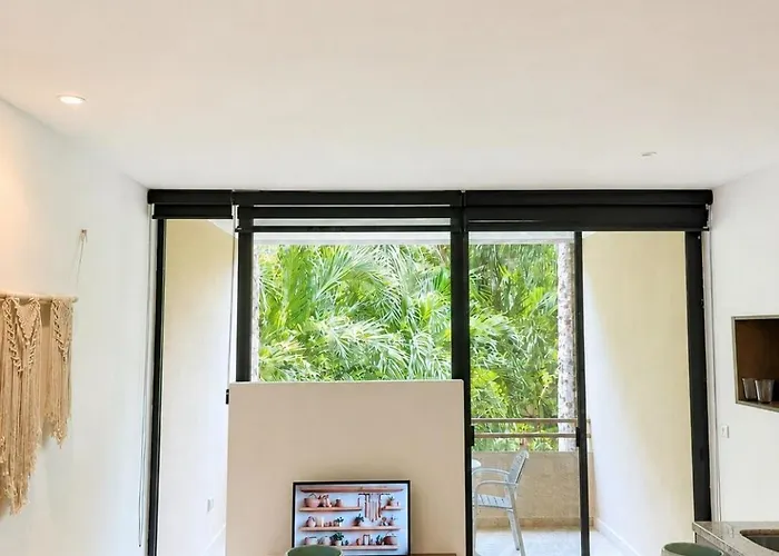 With Pool, Gym And Garage Near 5th And Apartment