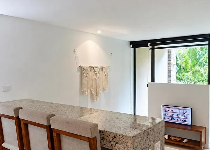 Apartment With Pool, Gym And Garage Near 5th And