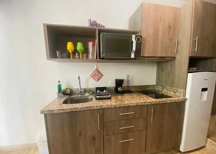 With Pool, Gym And Garage Near 5th And Apartment
