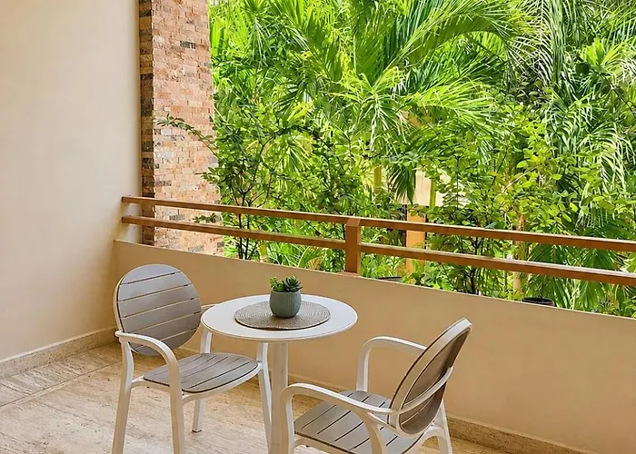 With Pool, Gym And Garage Near 5th And Apartment *